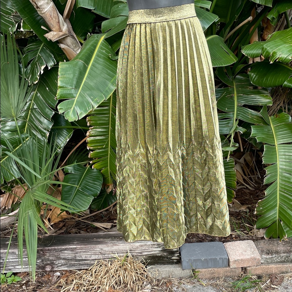 Gold metallic pleated statement skirt